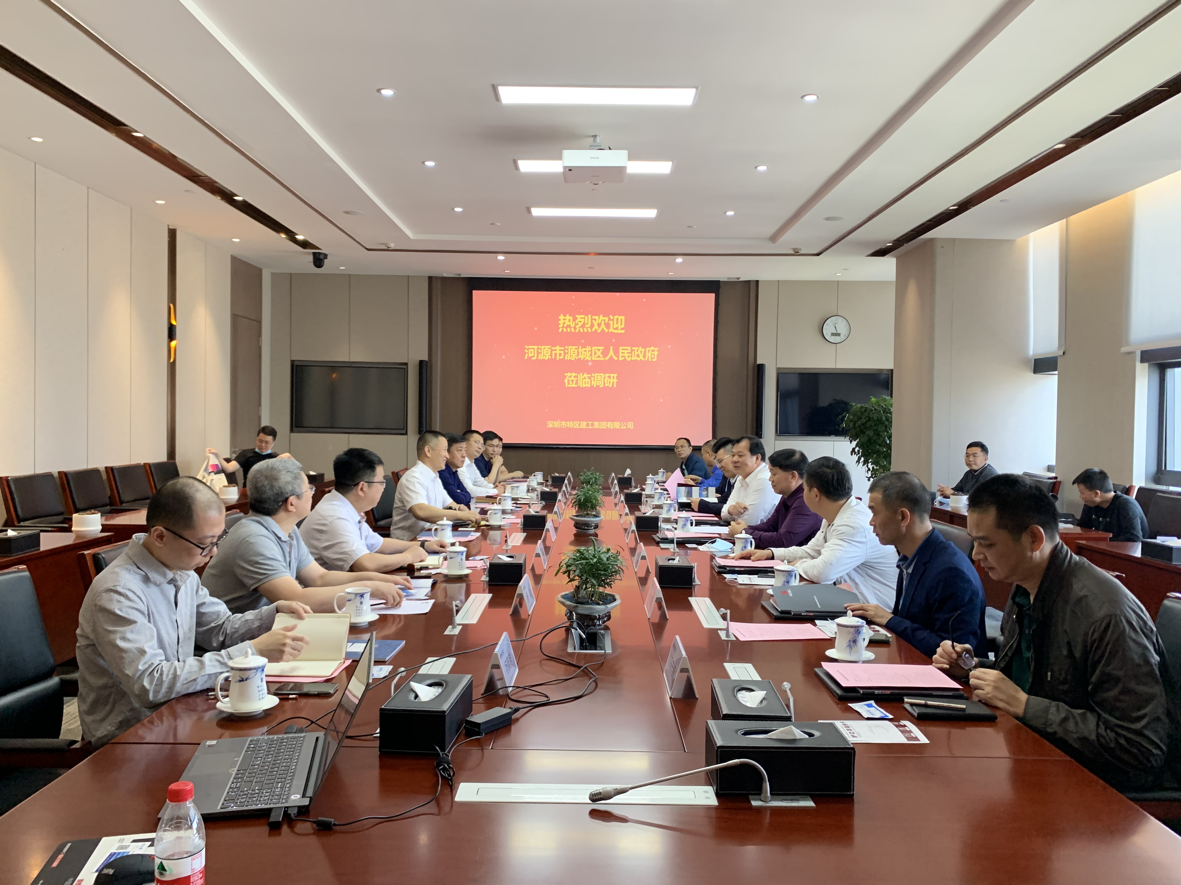 河源市源城区区长刘国才一行到访特区建工集团